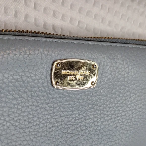 Michael Kors Large Pebbled Light Blue Leather Continental Wallet - Picture 3 of 12